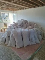 Vreća polipropilenska PP 55x110cm PP vreće izrađene su od polipropilena. Polipropilenske PP vreće su višenamjenske i koriste se npr. za pakiranje pšenice, kukuruza, žita, šute. Također su korisne u građevinarstvu za pijesak i rasute materijale, te odvoz šute i ostataka građevinskog materijala.