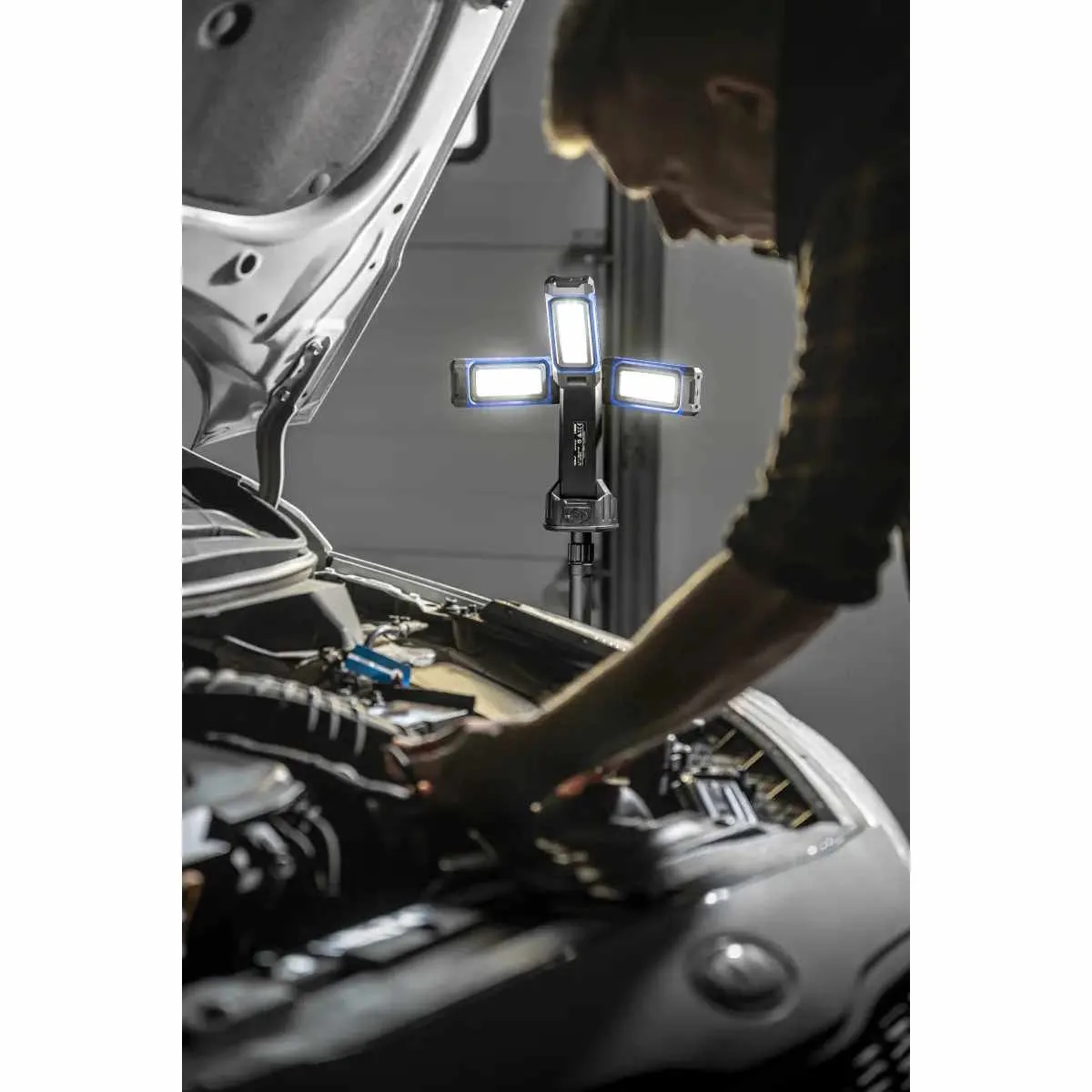 LED radna svjetiljka sklopiva s tronoscem 4500lm za radionicu kampiranje i ribolov2